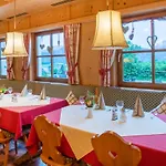 Schwarzenbach - Wellness & Hotel