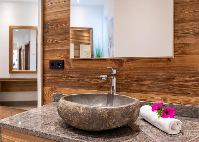 Schwarzenbach - Wellness & 3* Rieden