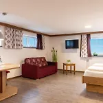 Schwarzenbach - Wellness & Hotel