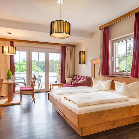Schwarzenbach - Wellness & Hotel